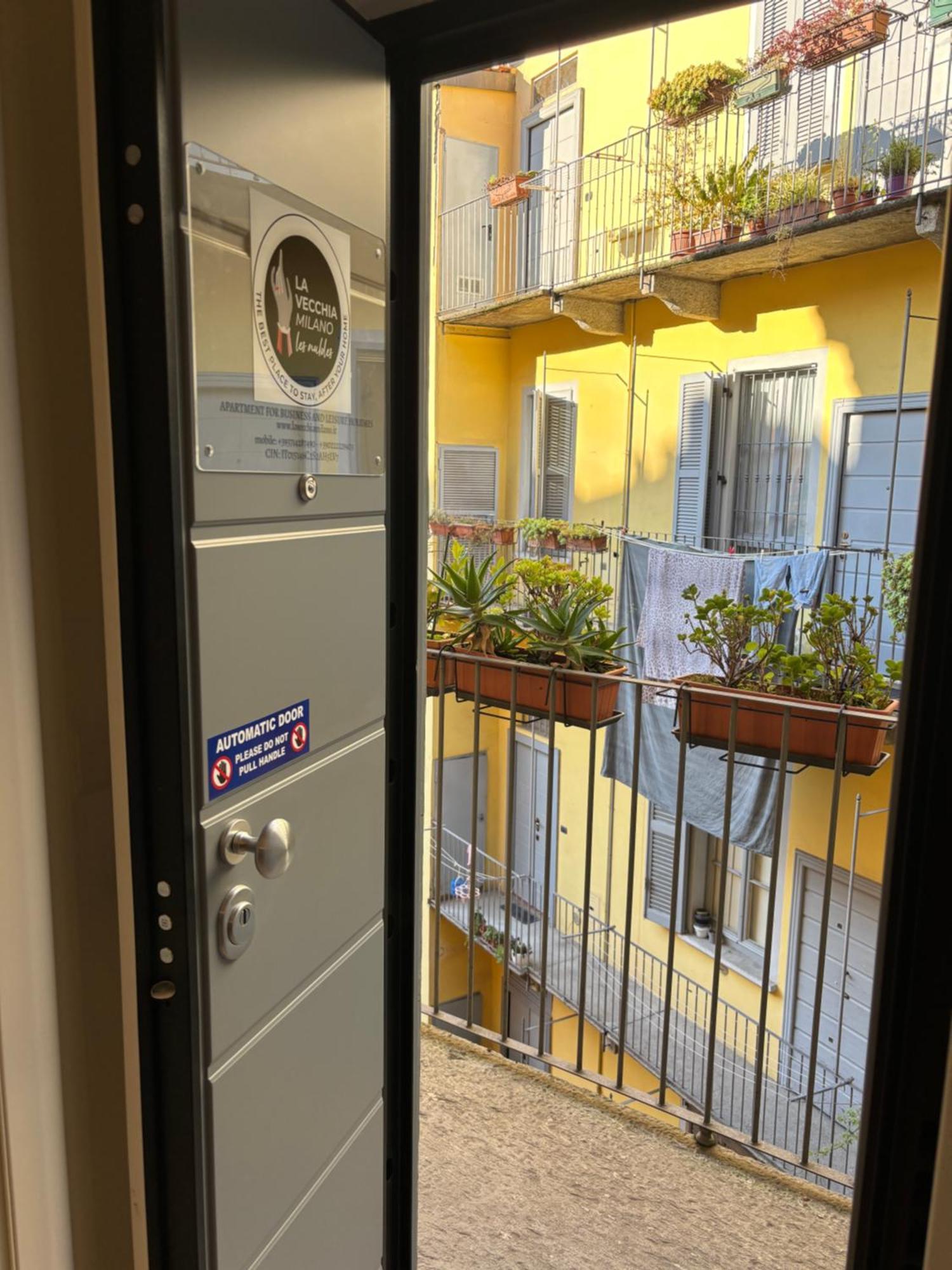 La Vecchia Milano-Les Nubles Vannucci - Il Ballatoio E Il Cortile Ngoại thất bức ảnh
